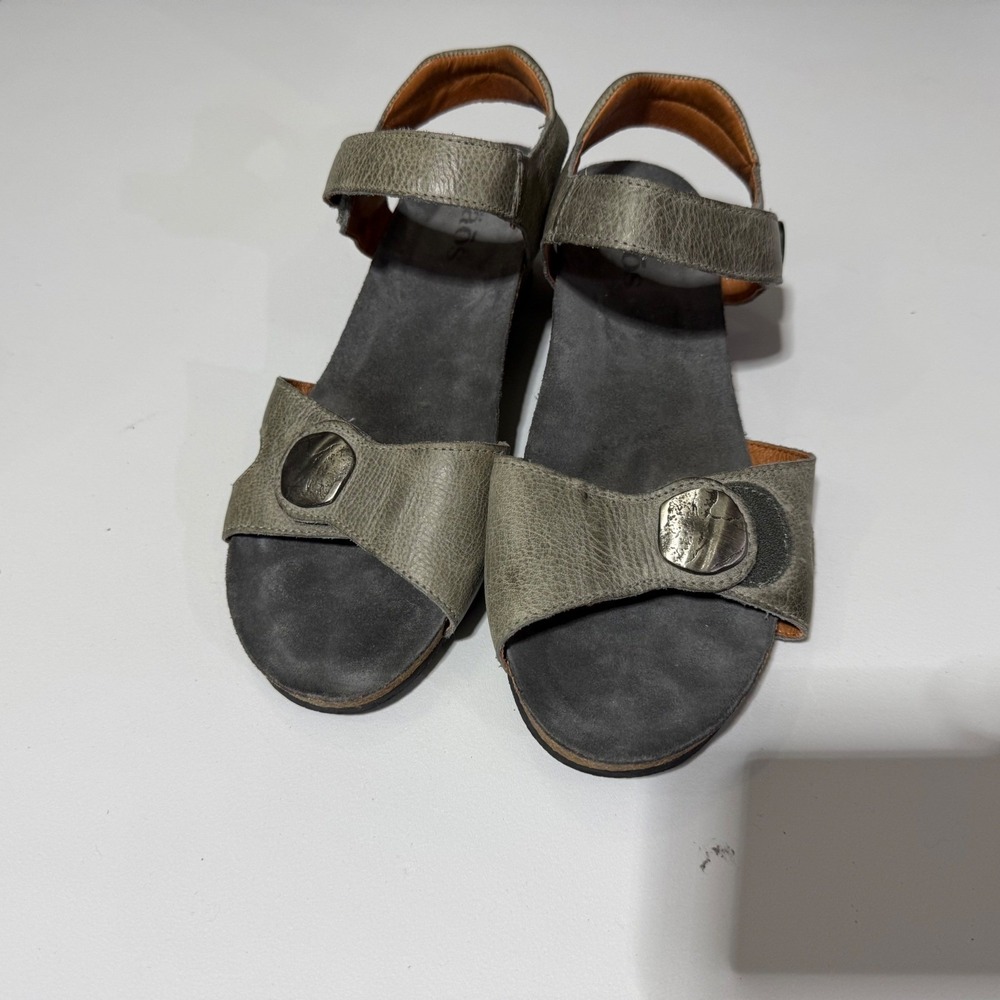 Taos Carousel Wedge Sandals Women 40 9-9.5 Sage Green Leather Adjustable Straps